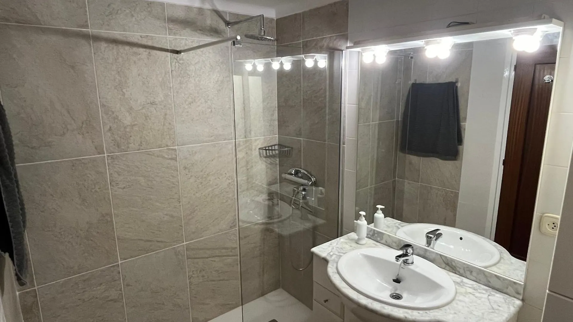 Apartament Pedro Roses 0*,